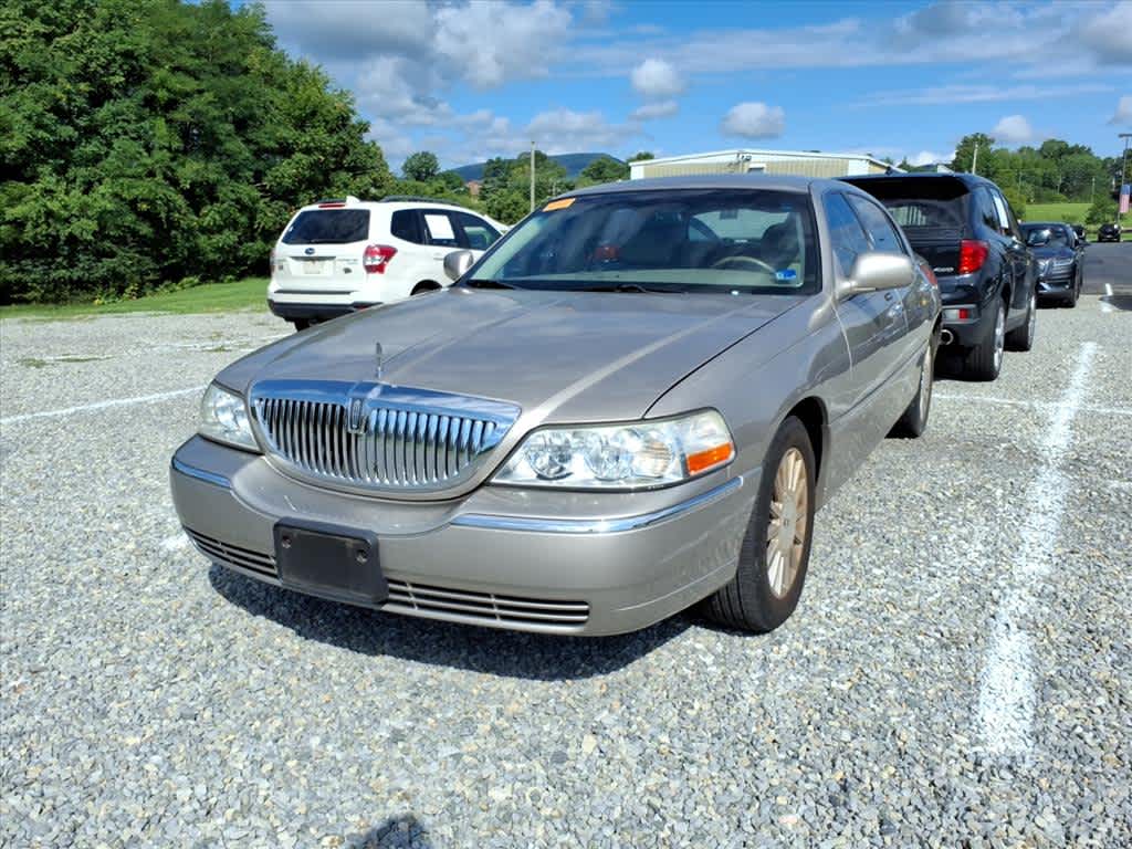 2003 Lincoln Town Car Executive