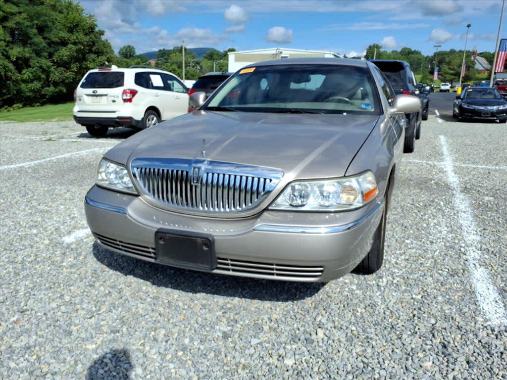 2003 Lincoln Town Car Executive