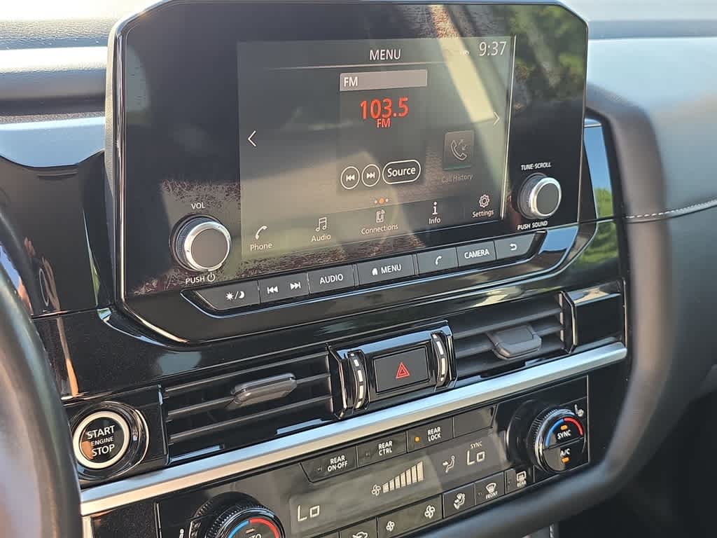 2022 Nissan Pathfinder SV
