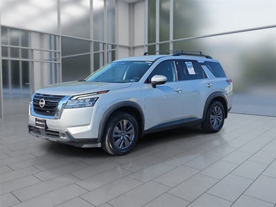 2022 Nissan Pathfinder SV