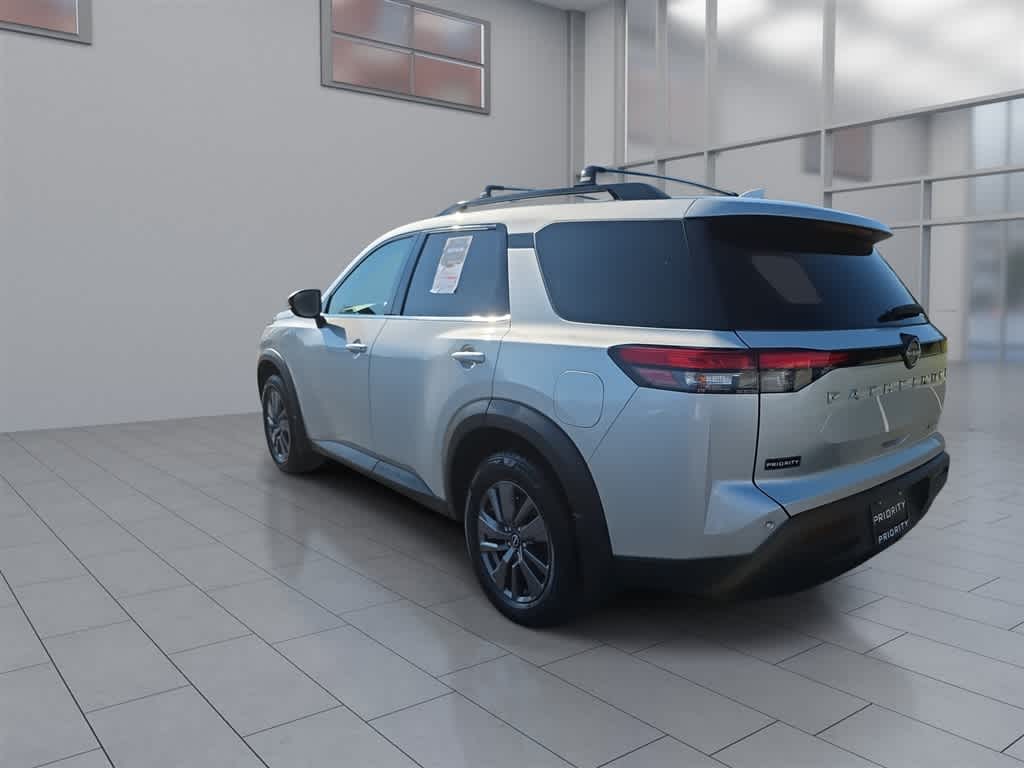 2022 Nissan Pathfinder SV