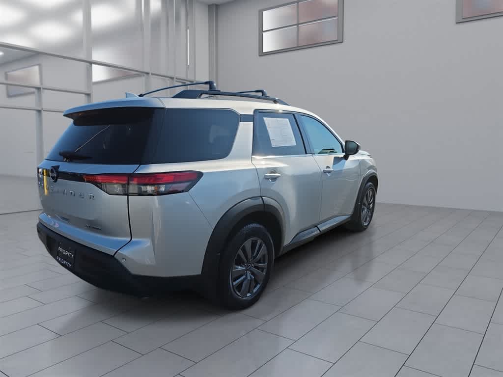 2022 Nissan Pathfinder SV