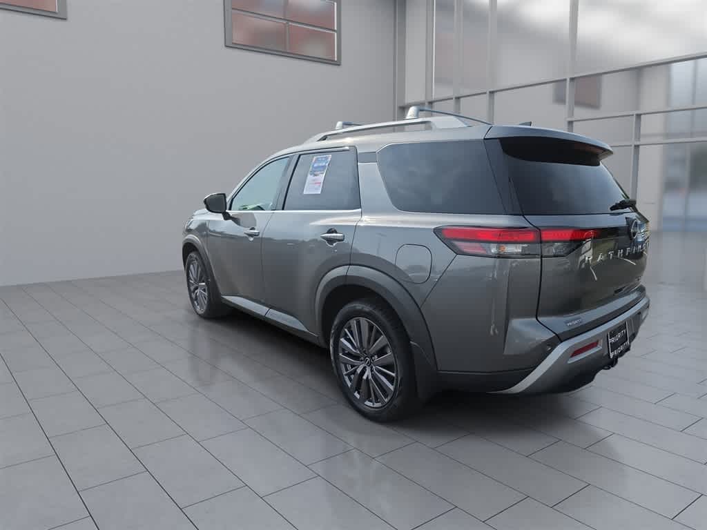 2023 Nissan Pathfinder SL