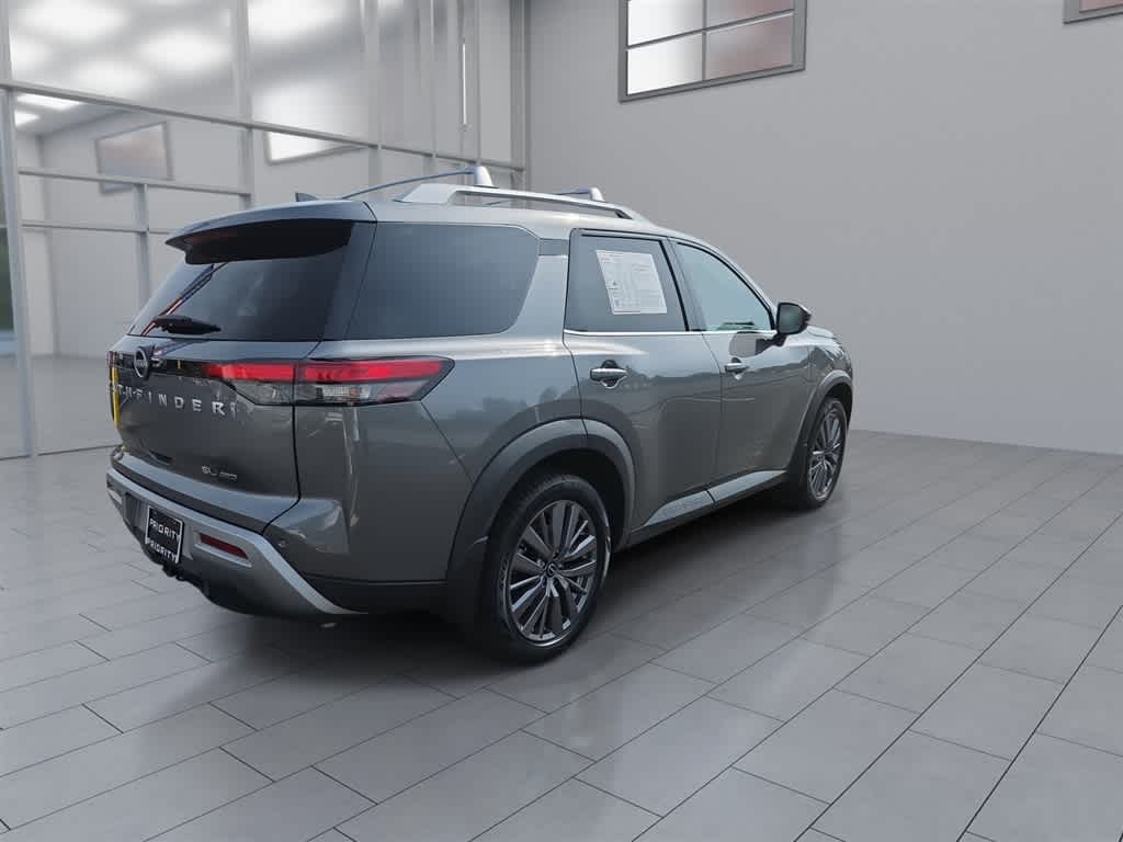 2023 Nissan Pathfinder SL