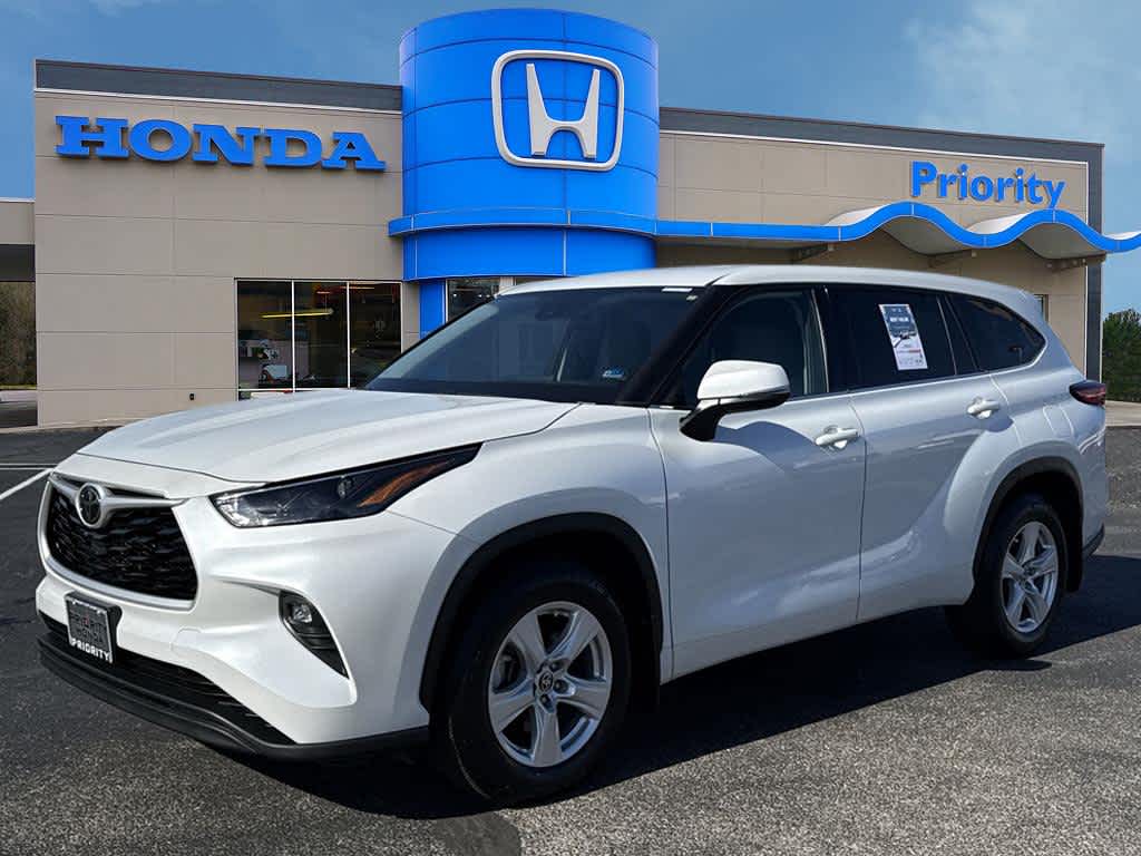 2022 Toyota Highlander LE