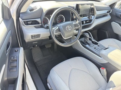 2022 Toyota Highlander LE
