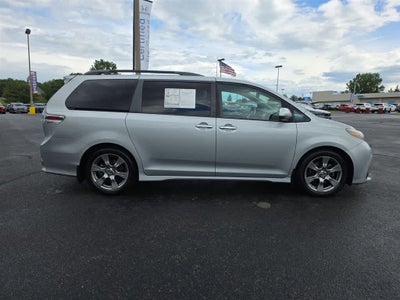 2019 Toyota Sienna SE