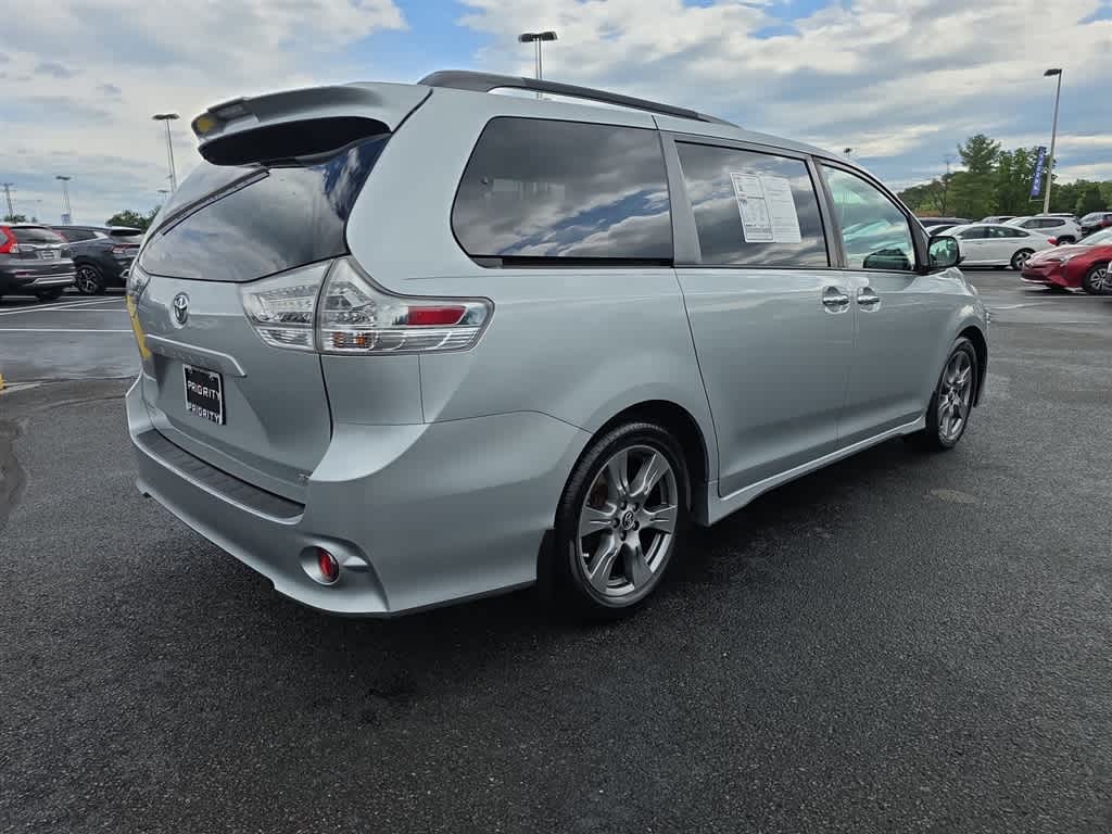 2019 Toyota Sienna SE
