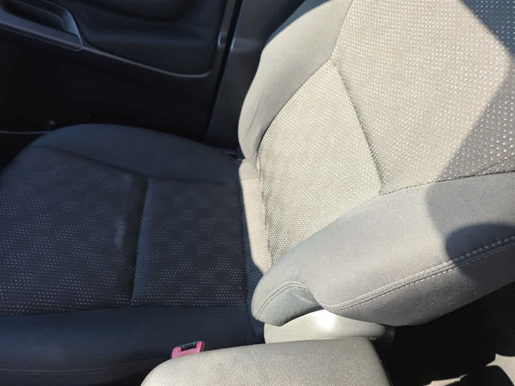 2009 Pontiac Vibe Base